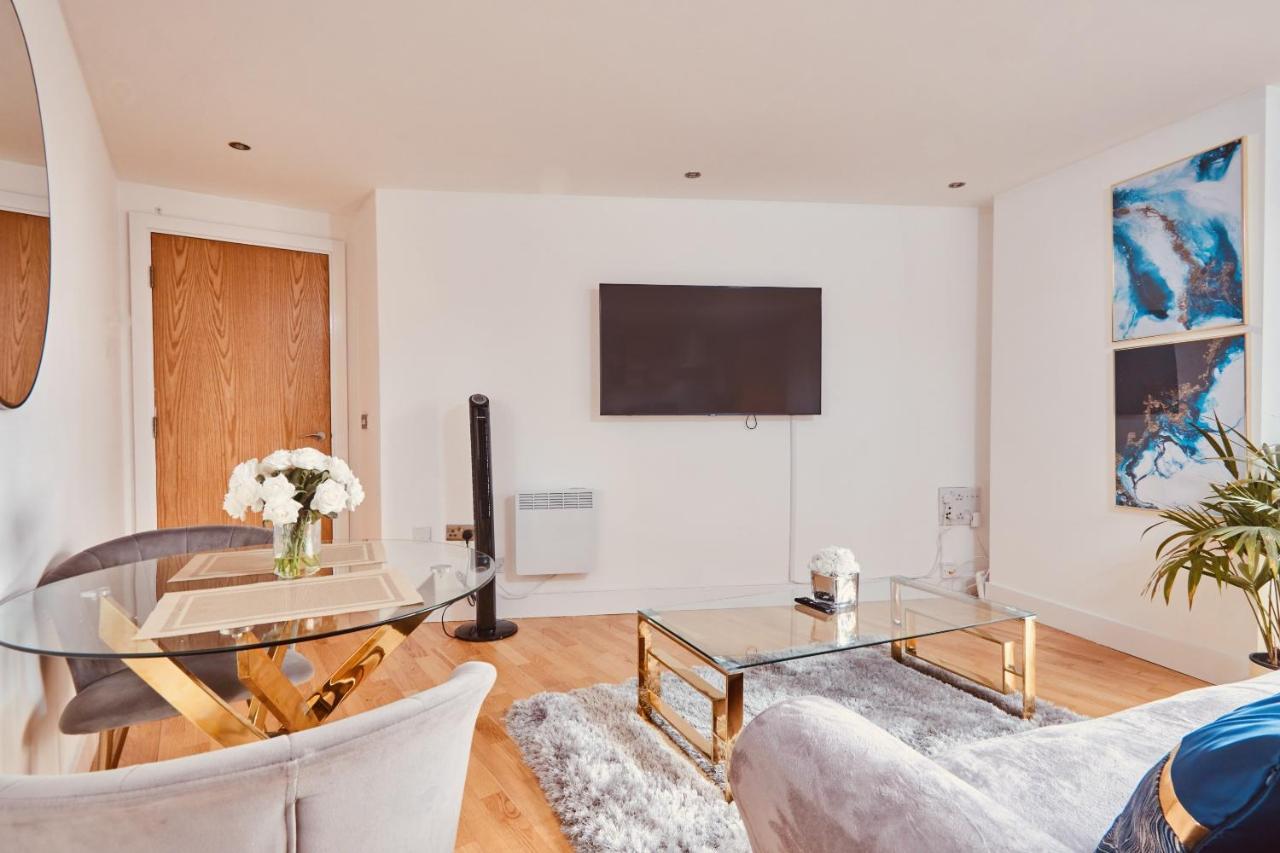 Modern Leeds Dock &free Secure Parking! * Лидс
